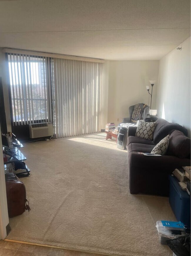 Fotografía del edificio - 140 Captain Thomas Blvd