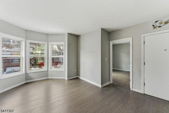 Foto del edificio - 467 Summer Ave