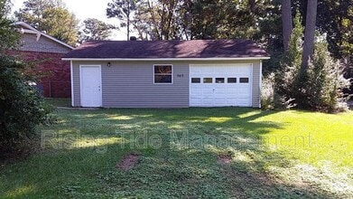 Building Photo - 948 Longview Cir