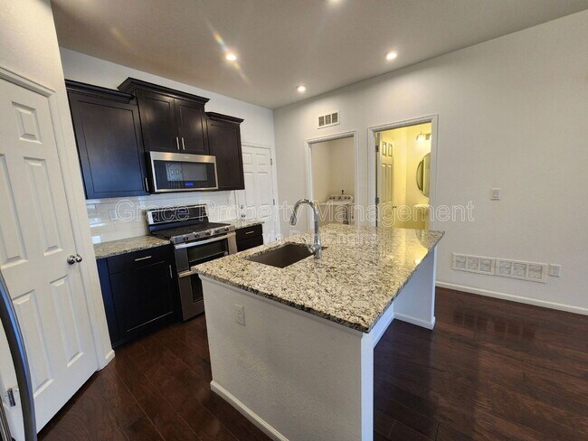 Building Photo - 221 Jackson Dr