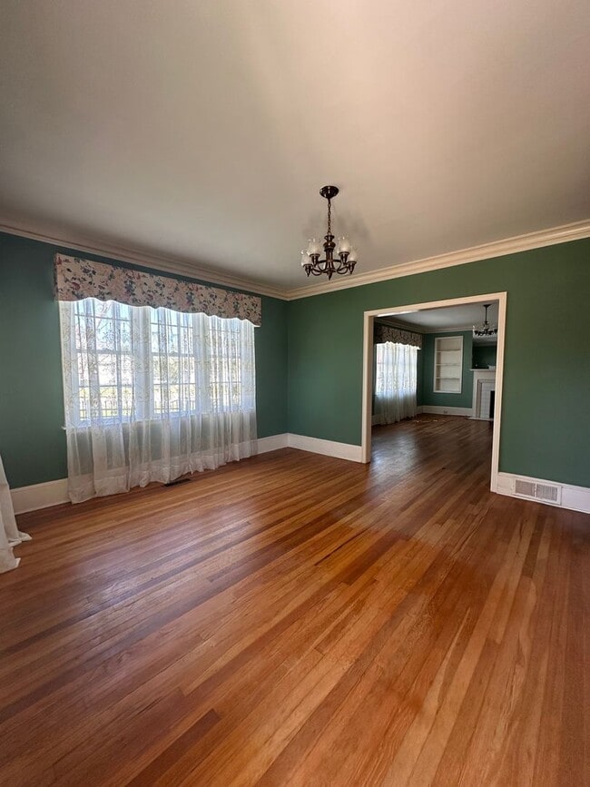 Building Photo - 3 Bed 2 Bath Brick Home