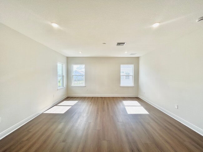 Building Photo - Modern 1/1 Garage Apartment Living in the Heart of Laureate Park!