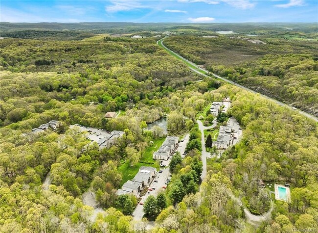 Building Photo - 428 Fox Run Ln