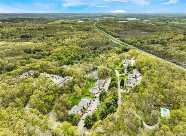 Foto del edificio - 428 Fox Run Ln