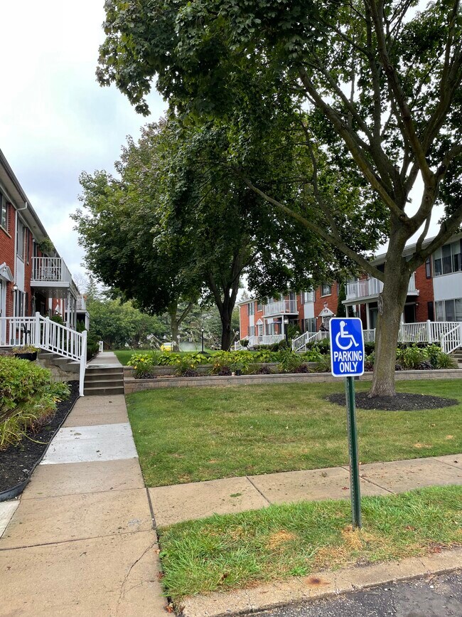 Building Photo - Byron Terrace Apartments