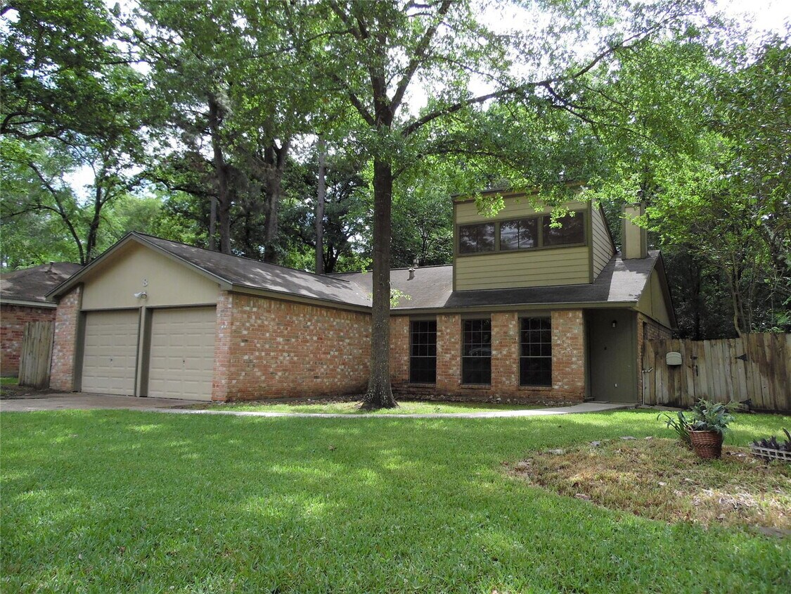 Primary Photo - 8 W Bigelow Oak Ct
