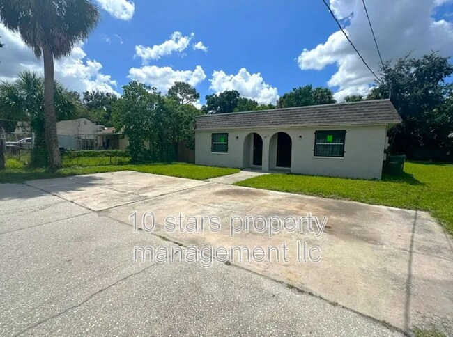 Foto del edificio - 9812 N 11th St