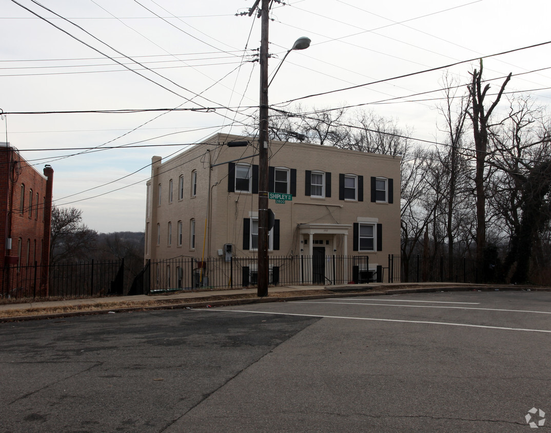 Building Photo - 3162 Buena Vista Ter SE