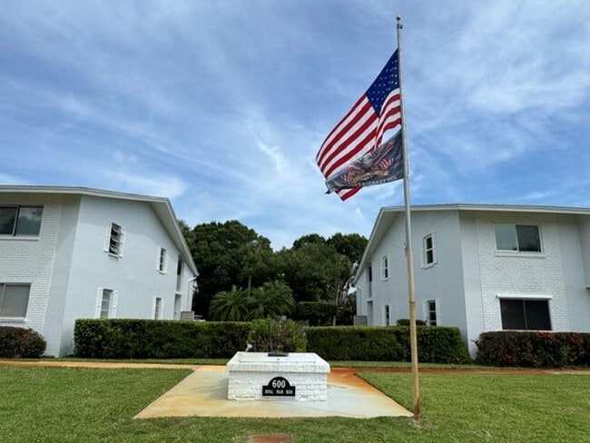 Building Photo - 600 Royal Palm Blvd