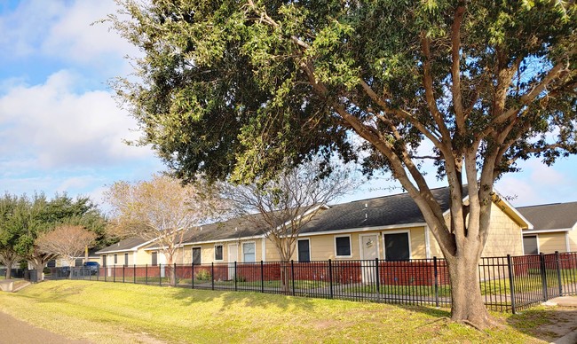 Building Photo - Sun Meadow Apartments