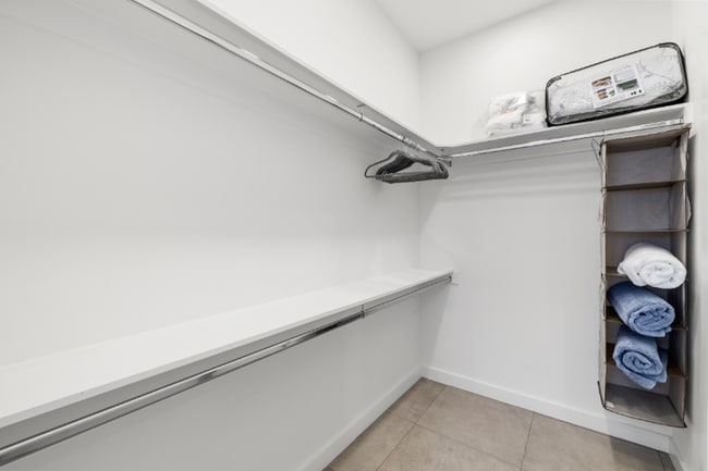 Building Photo - 2625 Warbler Ave