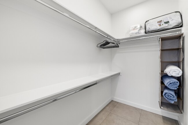 Foto del edificio - 2625 Warbler Ave