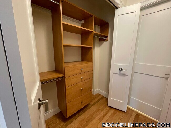 Foto del edificio - 1443 Beacon St