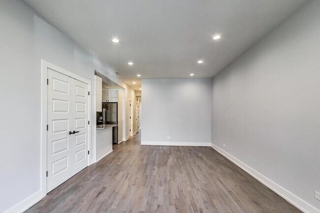 Foto del edificio - 2831 N Avers Ave