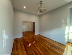 Building Photo - 323 E Bertsch St