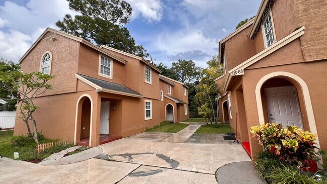 Building Photo - 13984 Morning Glory Dr