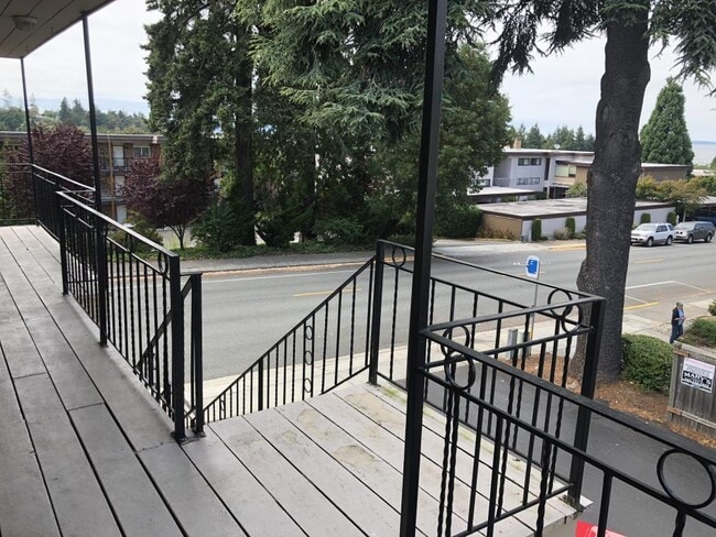 Building Photo - Laurel Apartments - 2 bedrooms