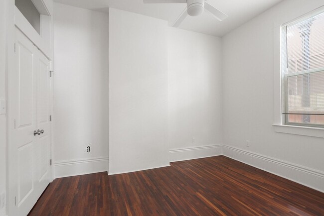 Building Photo - 1832 Baronne St