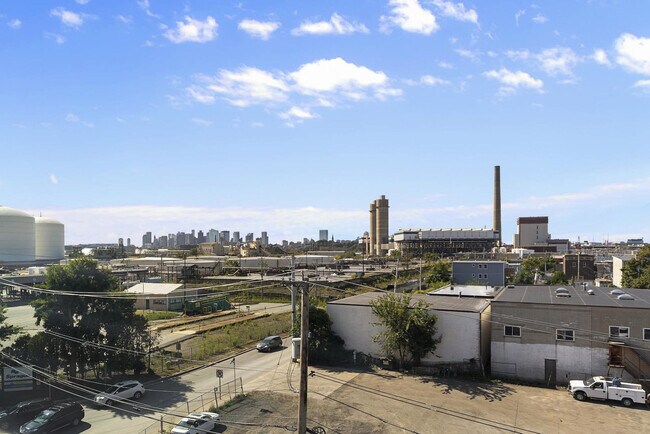 Building Photo - 95 Broadway-SI ID1240304P