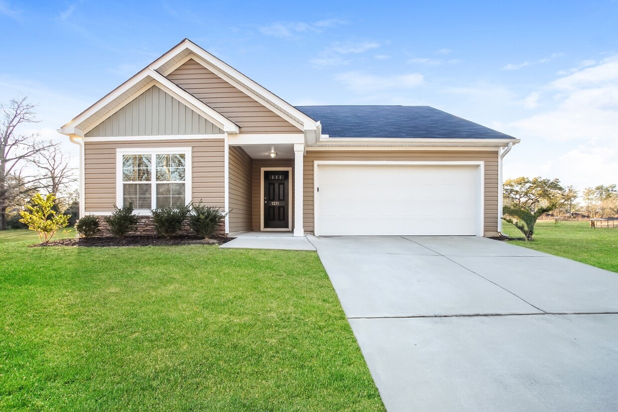 Foto principal - 1223 Lakeshore Dr