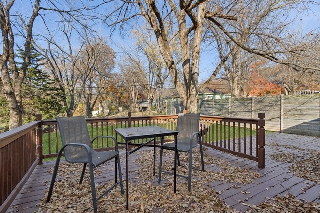 Building Photo - 10106 W 91st St