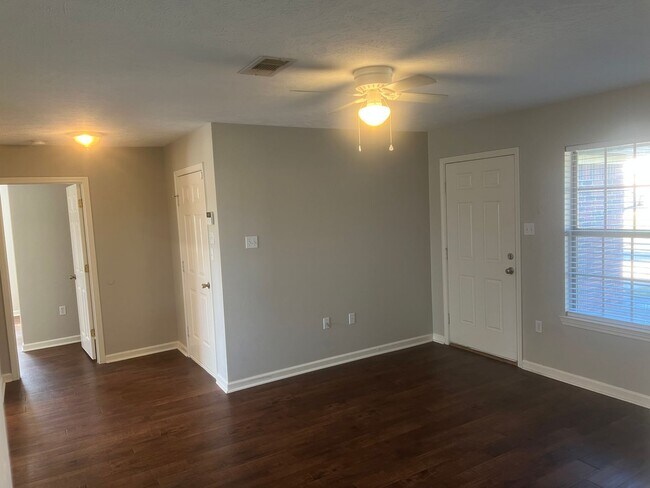 Foto del edificio - 3 Bed 2 Bath Home