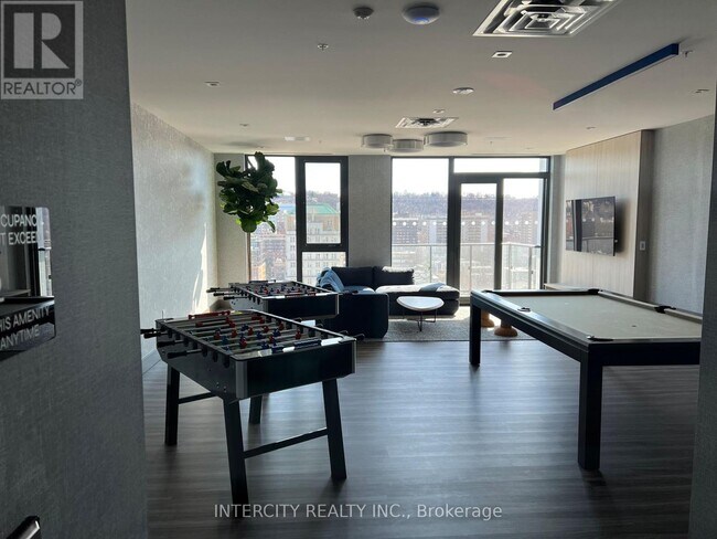 Photo du bâtiment - 75 James St S