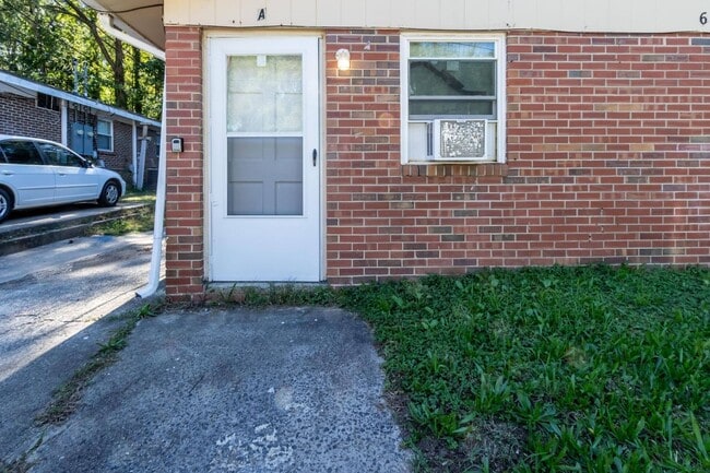 Building Photo - 602 Barton St