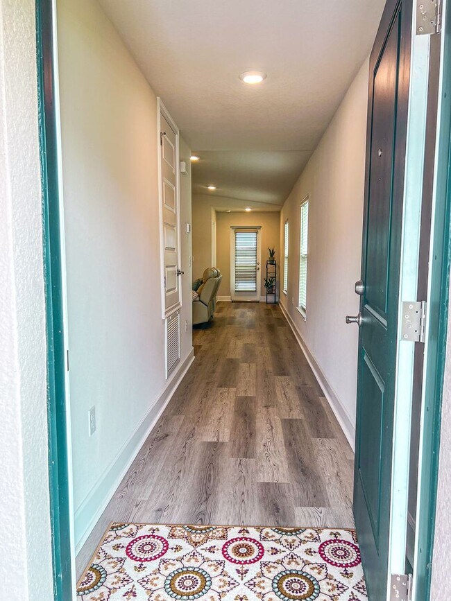 Foto del edificio - Beautiful 3 Bedroom Home with Pond View & ...