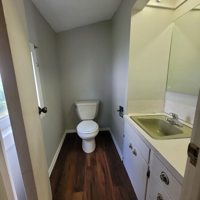 Foto del edificio - 618 E 7th St