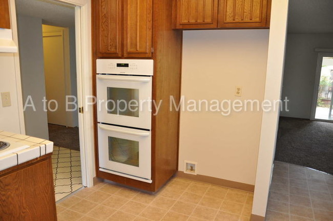 Foto del edificio - 3359 Isherwood Way