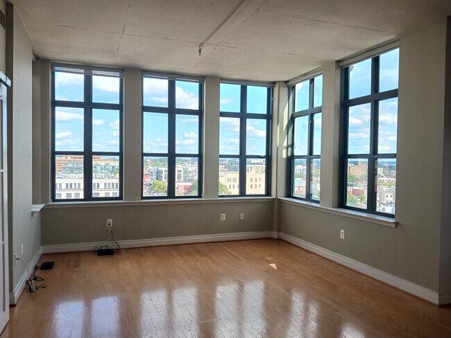 Building Photo - 2020 12th St NW