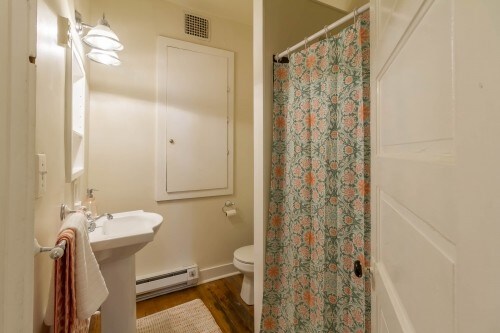 Building Photo - Vintage 3 Bedroom at the Carlyle - 3 bedrooms