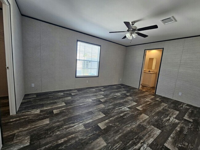Building Photo - 6631 Hidden Oaks Dr