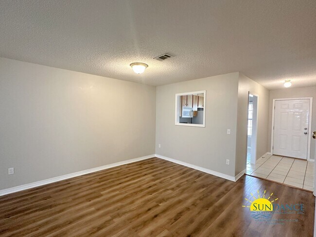 Foto del edificio - Lovely 2 Bedroom Duplex In Navarre