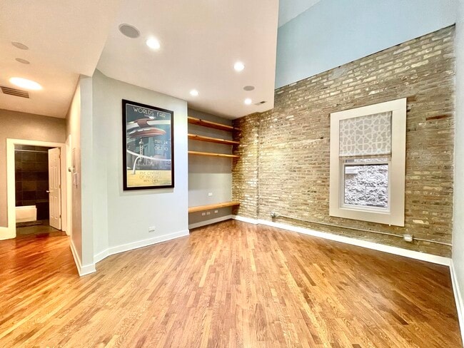 Building Photo - 1351 N Ashland Ave