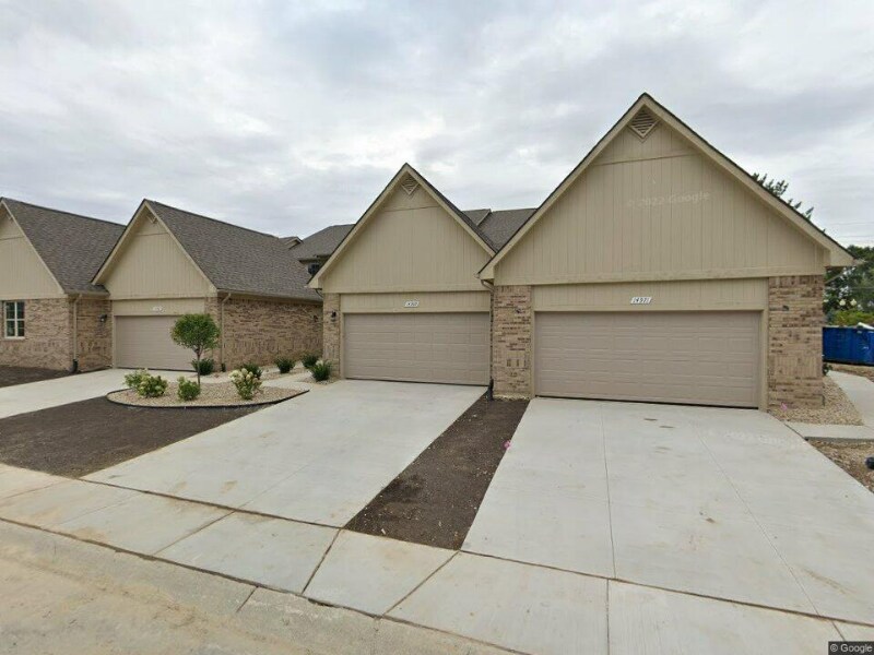 Foto principal - 14969 Stoney Brook Dr W