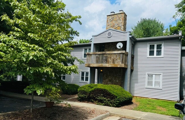 Building Photo - 1315C Henry Ln