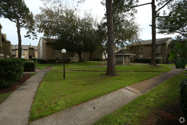 Building Photo - West Lodge Apartments