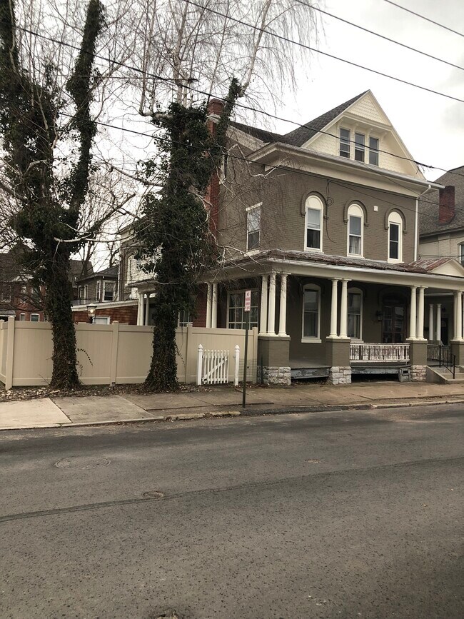 Building Photo - 262 West St