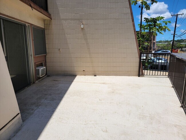 Building Photo - Parking, Large Lanai, Desirable location (...