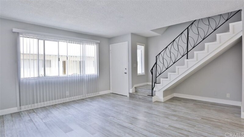 Primary Photo - 210 W 5th St