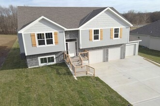 Building Photo - 103 Sally Cir