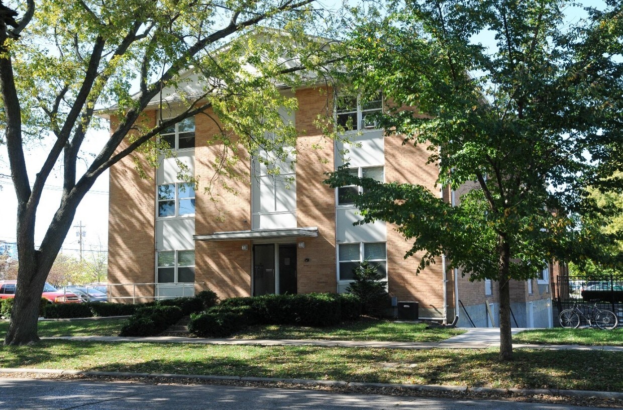 Foto principal - 111 E Healey St