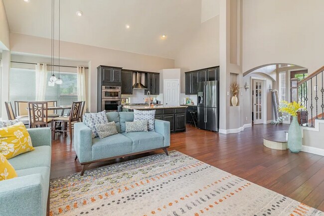 Building Photo - 1620 Ridgecove Dr