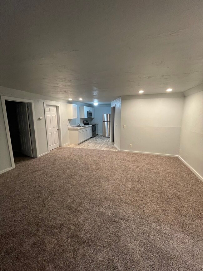 livingroom - 536 Lewis Ave