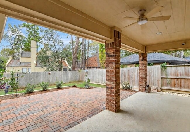 Foto del edificio - 11807 Briarwood Ln