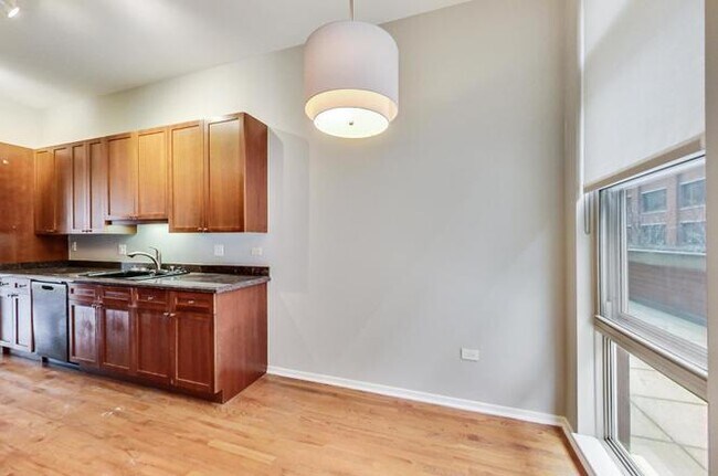 Foto del edificio - 324 N Jefferson St