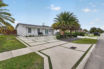 Building Photo - 4865 SW 94th Ave