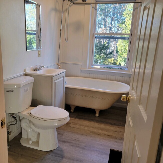 Bathroom - 54 Overlook St